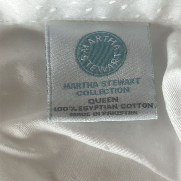 Martha Stewart Queen Egyptian Cotton Flat Sheet  with Textured Polka Dots - Picture 5 of 6